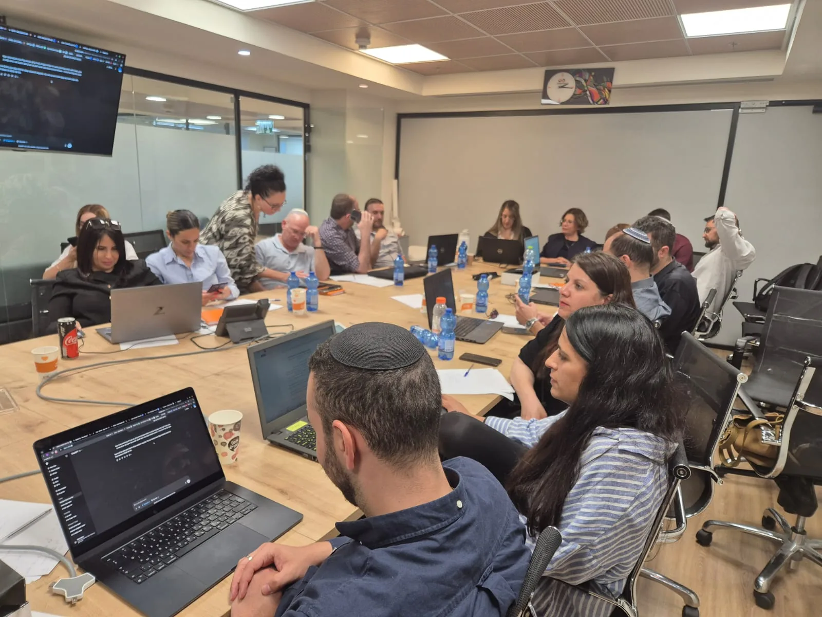 סדנת בינה מלאכותית — בנק מזרחי טפחות, המשתתפים בעבודה מעשית