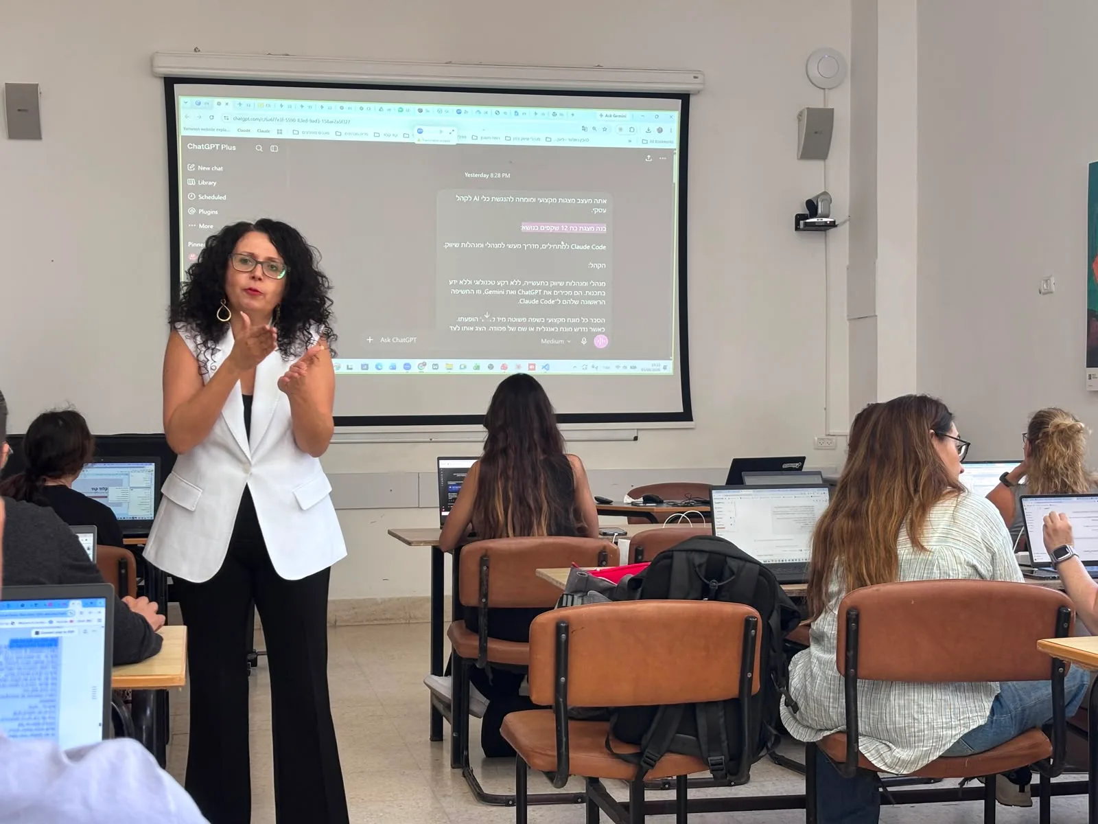 טליה מאור מלמדת Claude Code — קורס AI למנהלי שיווק, פורום מנהלי שיווק צפון